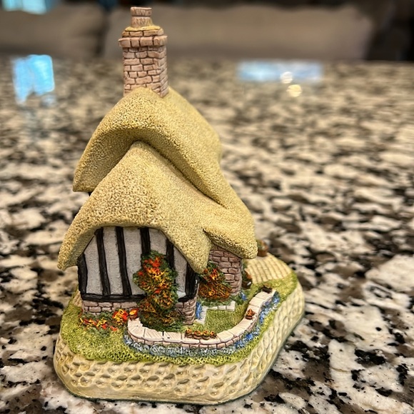 David Winter Cottages Blossom Cottage - Picture 7 of 11